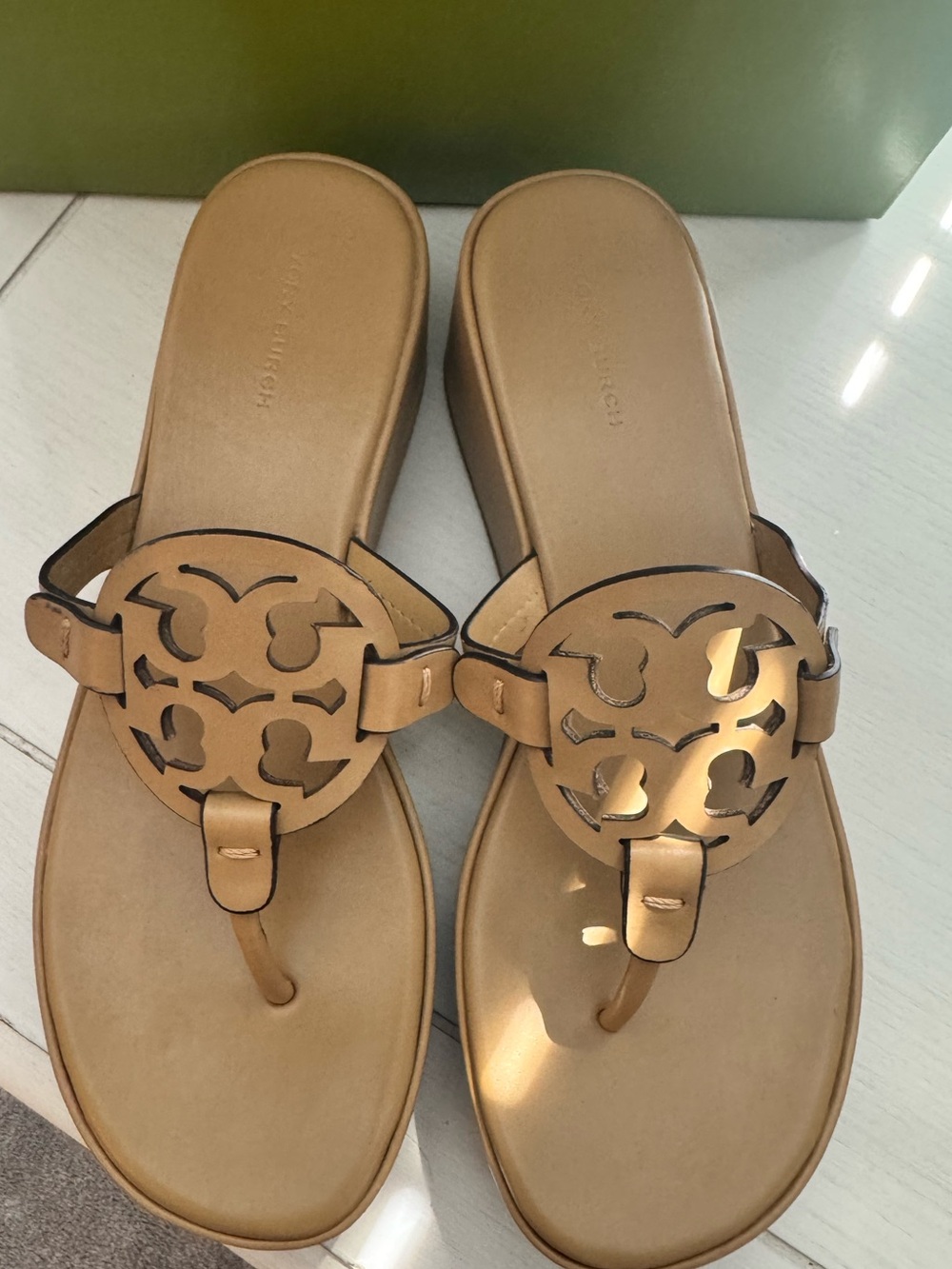 Like New!! Tory Burch Women's Tan Miller 25mm Wedge / Size 8.5